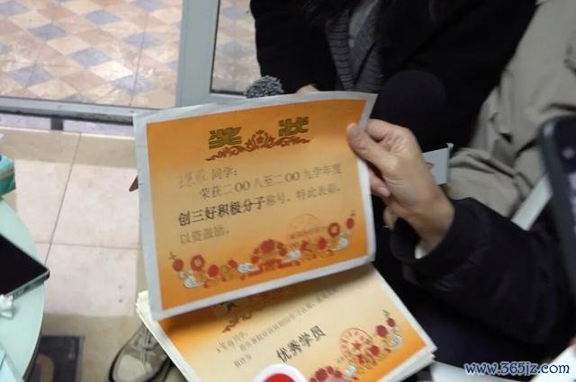 讼师谈家门口遭殃女子家属遭网暴 集聚暴力加重家属不幸