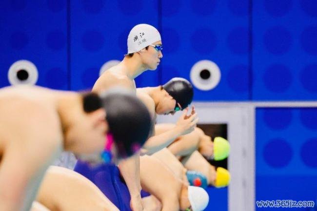 2026寰球拍浮冠军赛开赛 顶尖选手都聚杭城